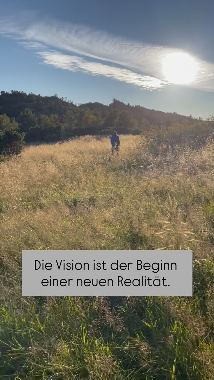 Ein Feld mit hohen, goldenen Gräsern in der Abendsonne. Die Gedanken schweifen über die weiten, leeren Feldern und lassen die Visionen handfest entstehen. Es mag ein Beginn einer neuen Realität sein, die den Weg in dein Leben sucht.
Liebe Grüsse vom unberührten Potential des Lebens. 🤗🤗
#lebensfreude #Sein #Norwegen #adventure #dankbarkeit #freiheit #ruhe #mystik #erkenntnis #schamanismus #positiverStart #InnereStrahlkraft #Bewusstsein #beseelt #Naturspiritualität #Energiearbeit #spirituality #spiritualität