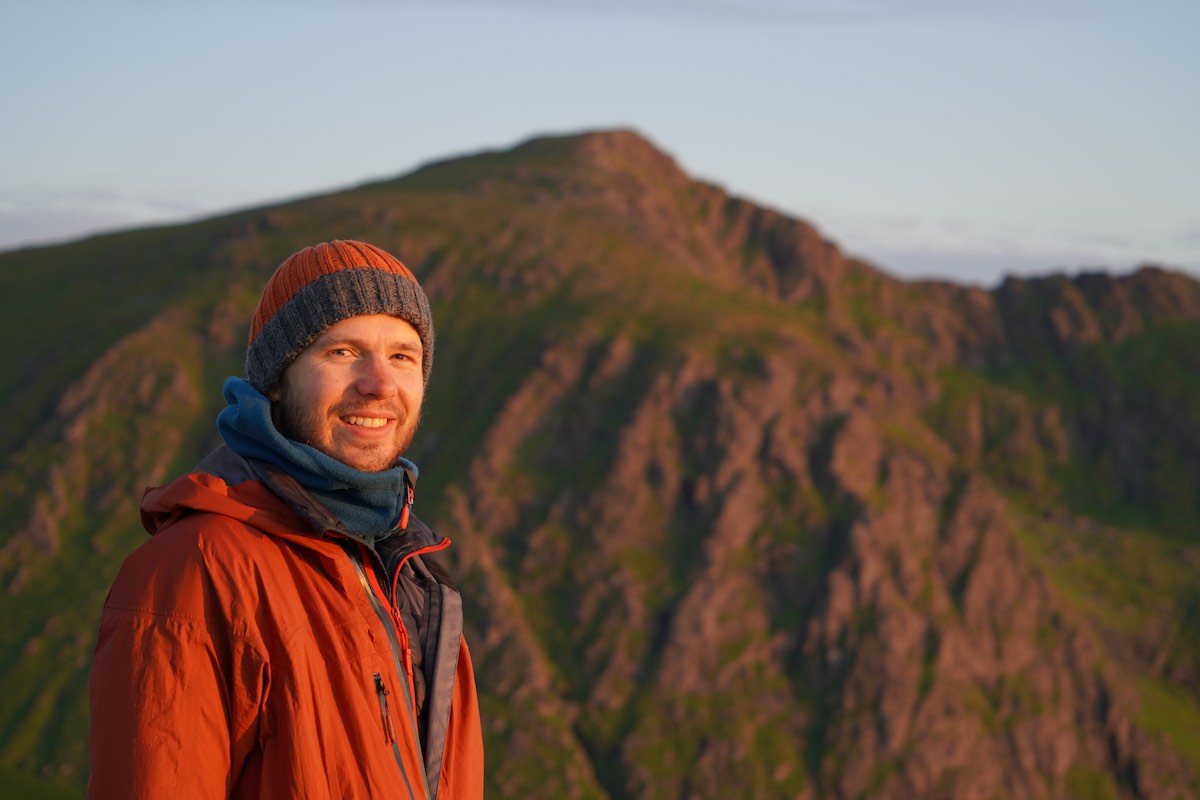 David Grüter vor einer unberührten Berglandschaft